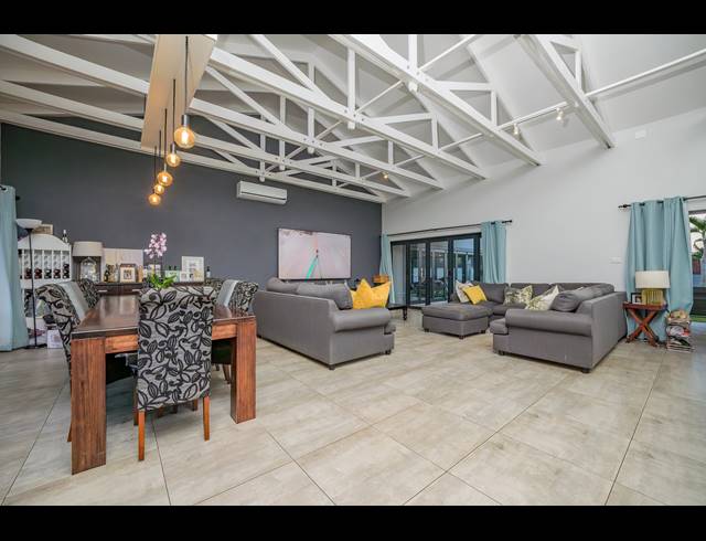 4 BEDROOM FREEHOLD FOR SALE IN COWIES HILL